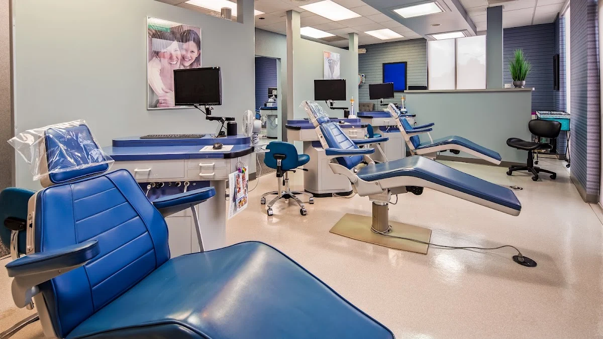 Klar Holmes & Associates Orthodontics - Kempsville - 2
